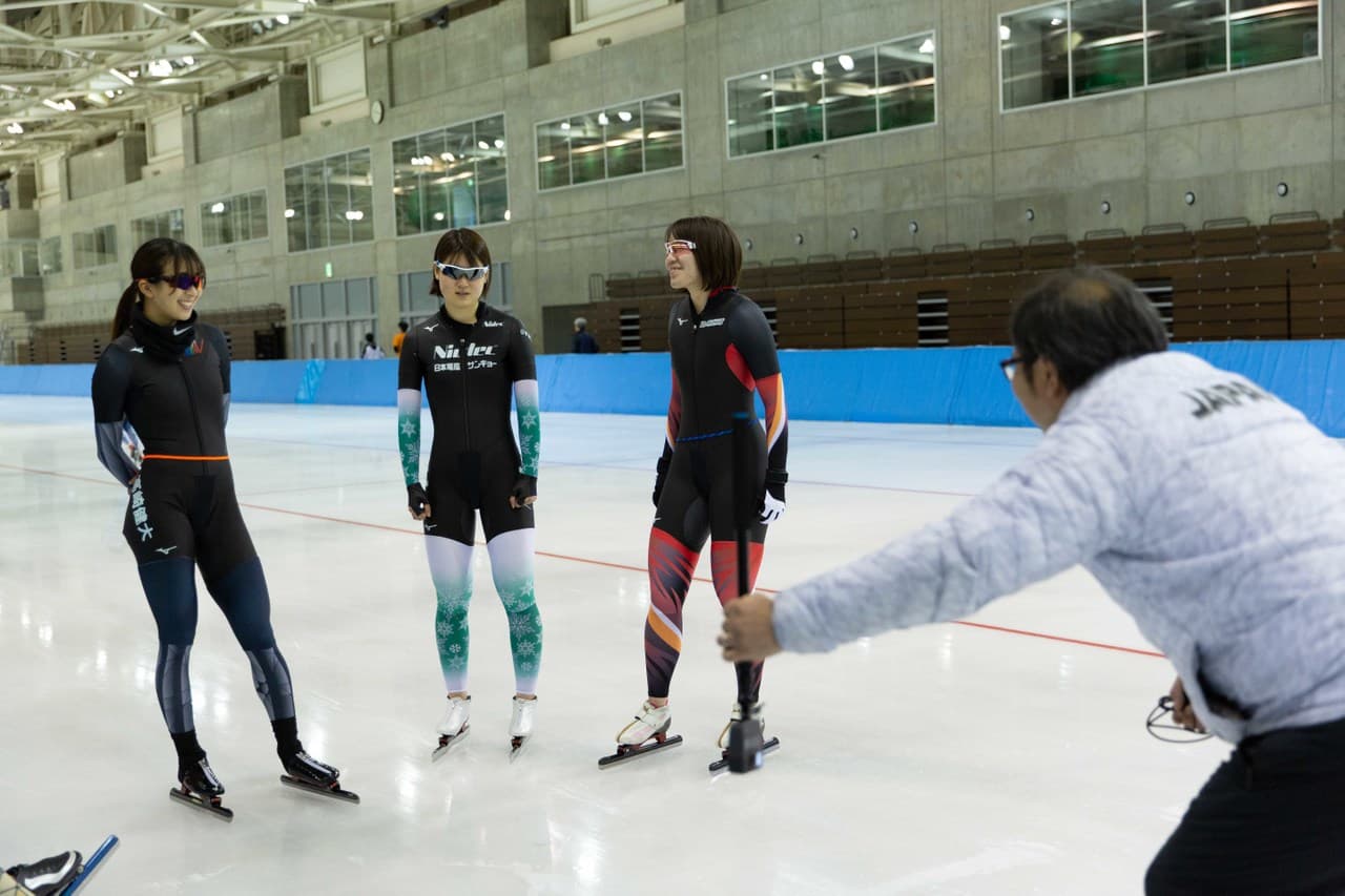 WOMEN'S SPEED SKATING TEAM PURSUIT